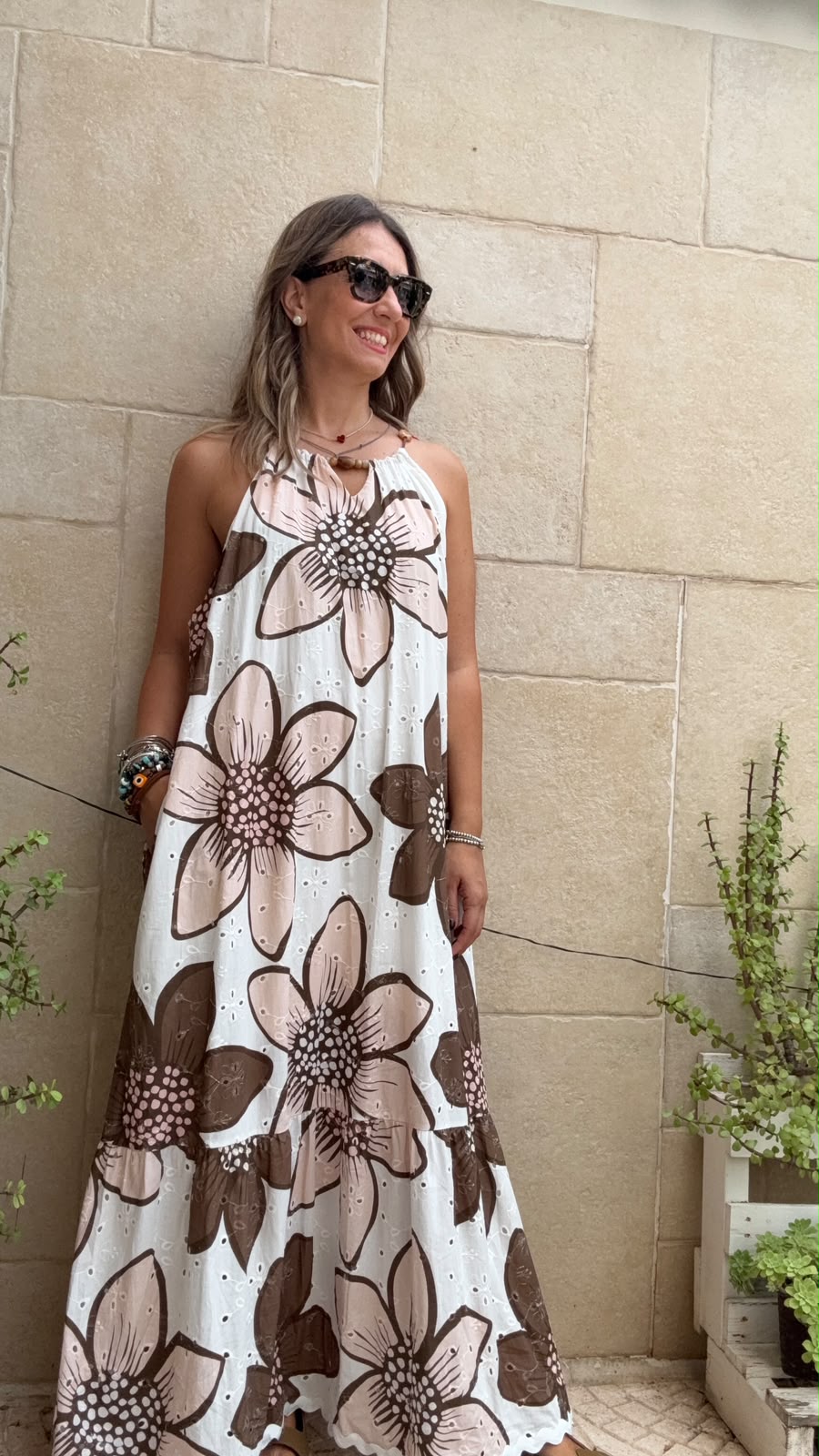 Abito Halter "Sole d'Estate" - Freschezza e Stile in Sangallo
